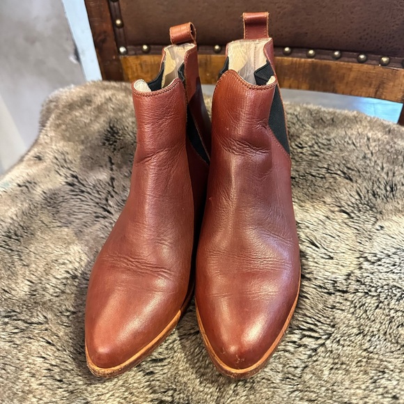 Nisolo Brown Butter Leather Chelsea Ankle Booties/Boot, Size 7 - Picture 1 of 10